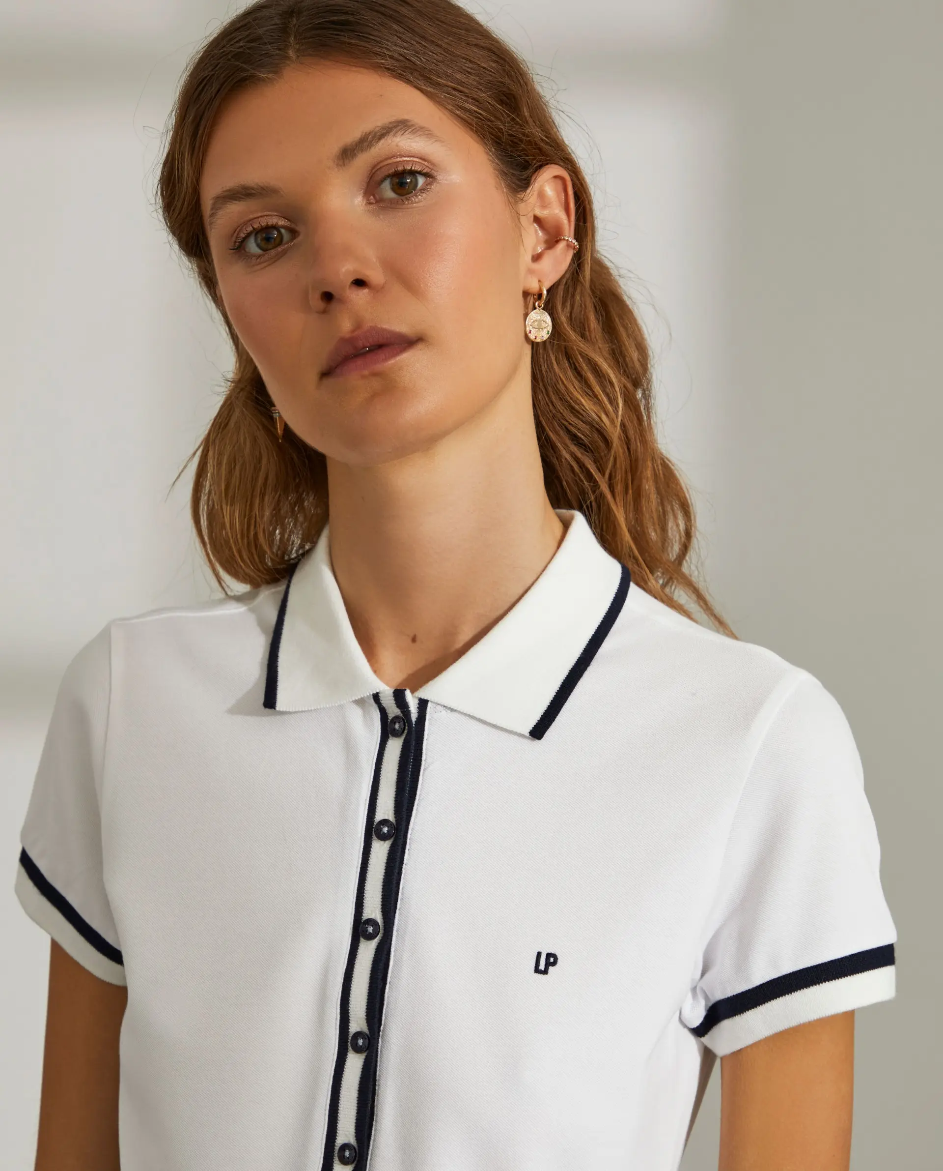 polo para mulher de algodão elástico com carcela e risca em contraste