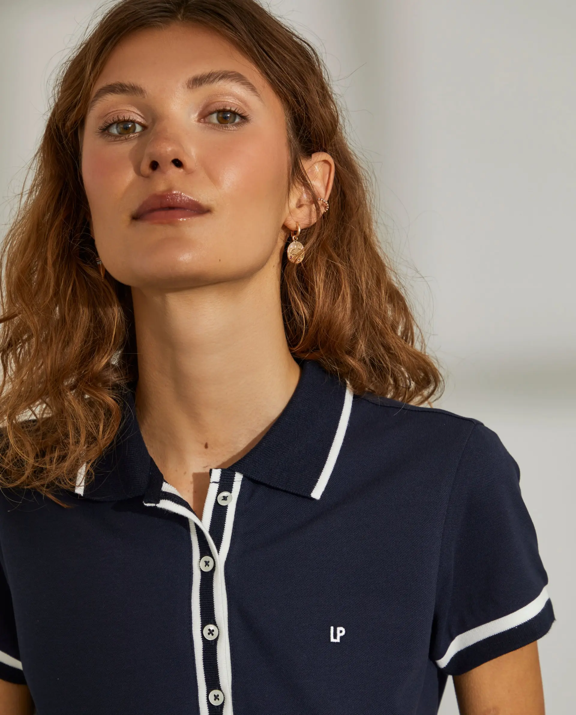 polo para mulher de algodão elástico com carcela e risca em contraste