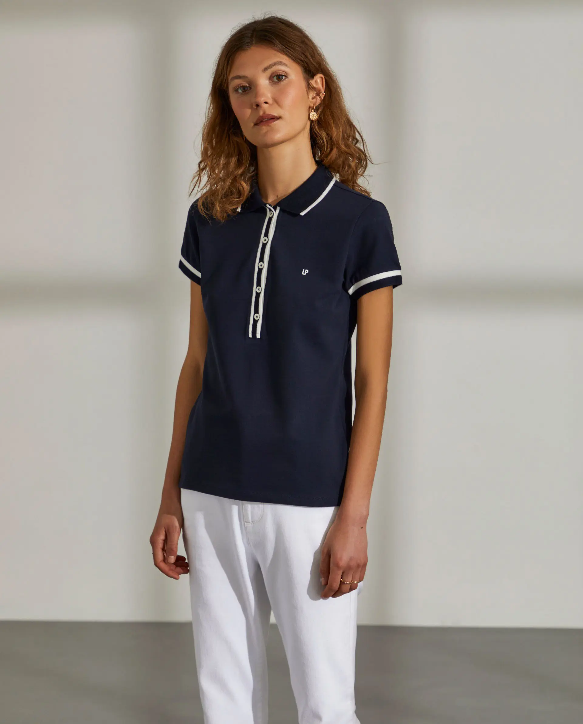 polo para mulher de algodão elástico com carcela e risca em contraste