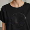t shirt para mulher relaxed fit com gola redonda e branding