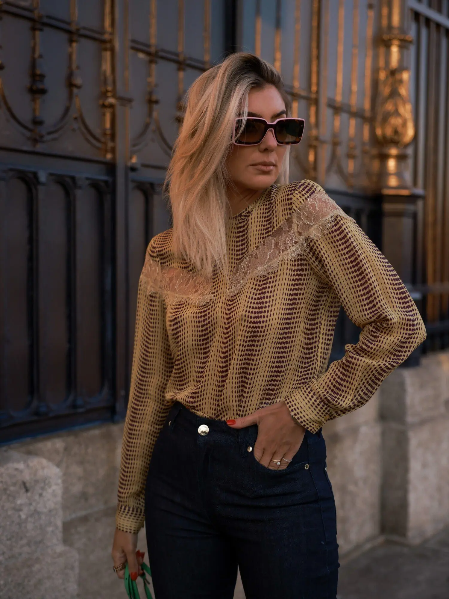 túnica estampada com encaixe em renda