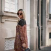 vestido estampado com encaixe liso