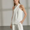 top para mulher branco sem manga com decote cruzado