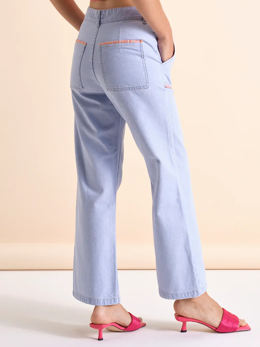 jeans com detalhe tecido