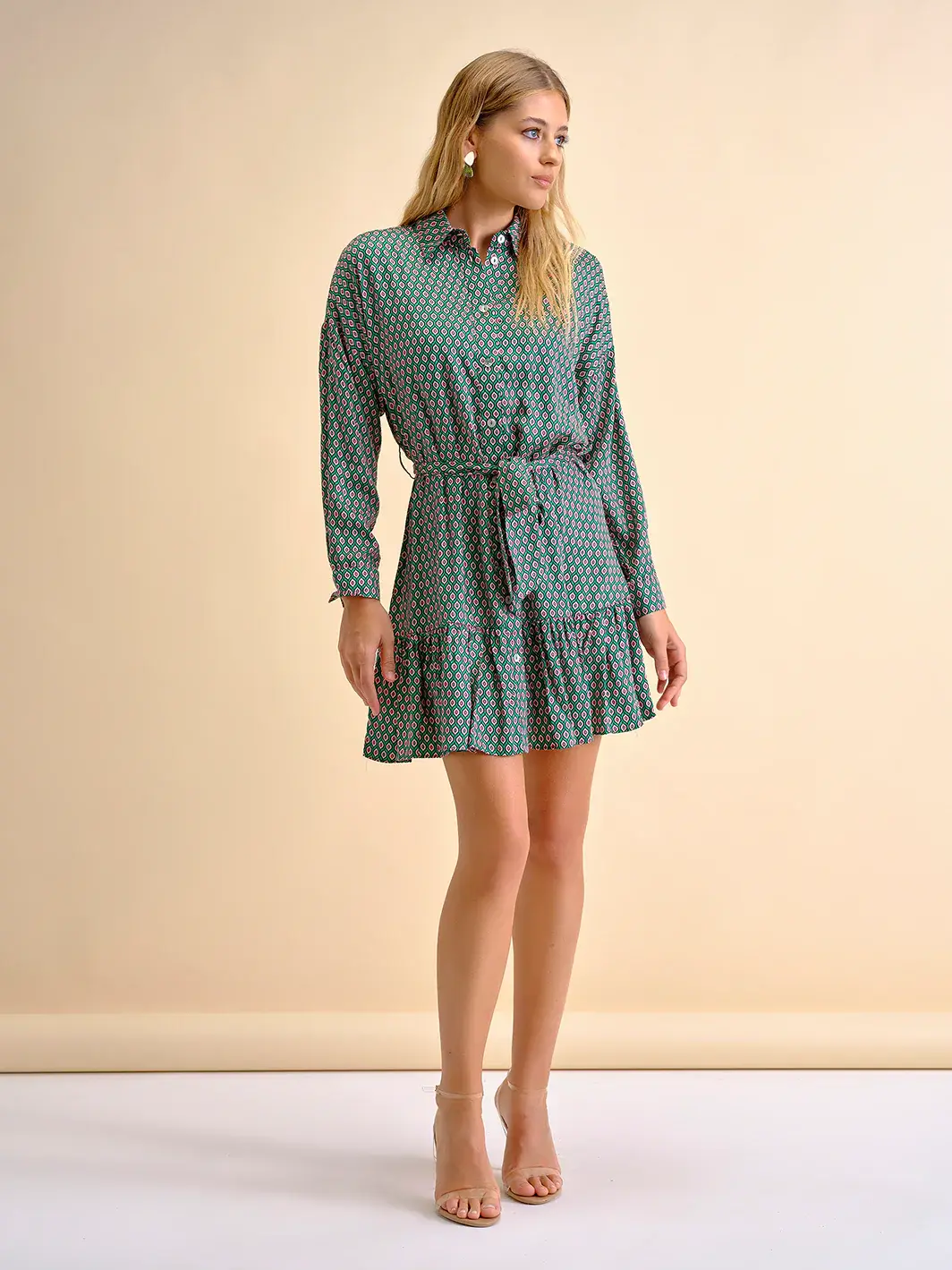 vestido camiseiro com cinto