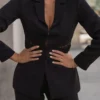 blazer ajustado com detalhes de renda