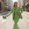 blazer fluído com botões em contraste