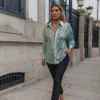blusa fluída com brilho