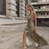 vestido estampado com detalhe de fivela