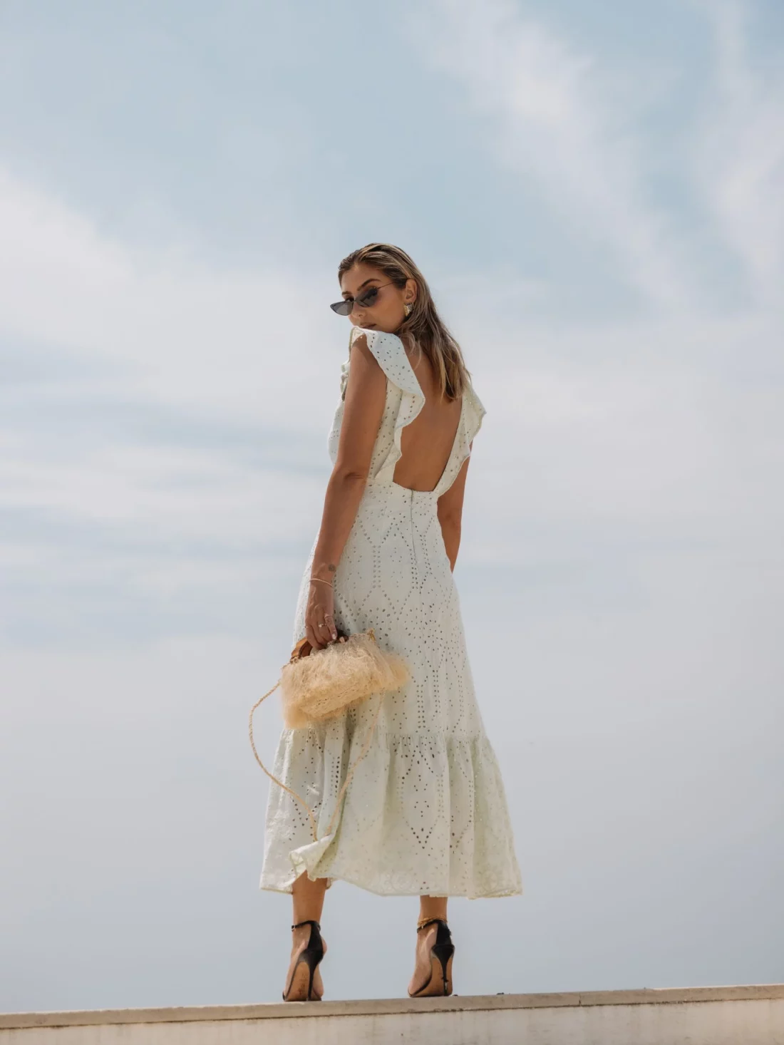 vestido rosa midi em bordado