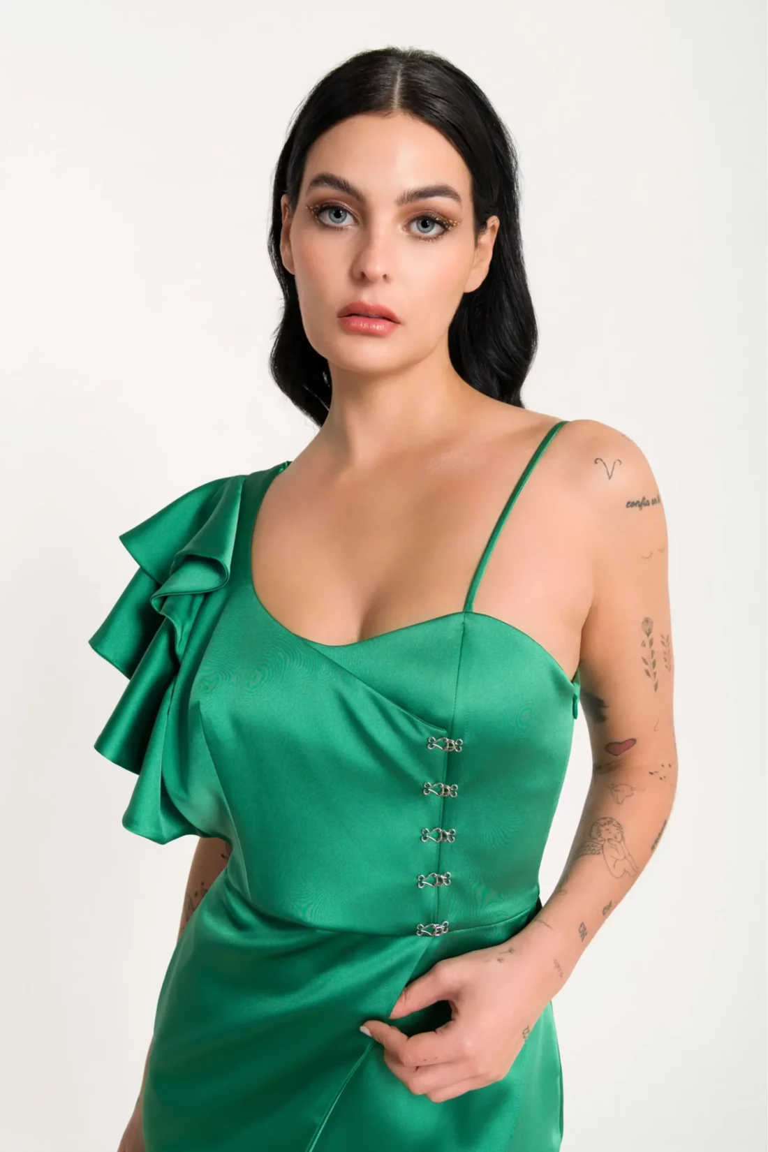 vestido manga com folho
