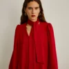 vestido vermelho curto de manga abaloada