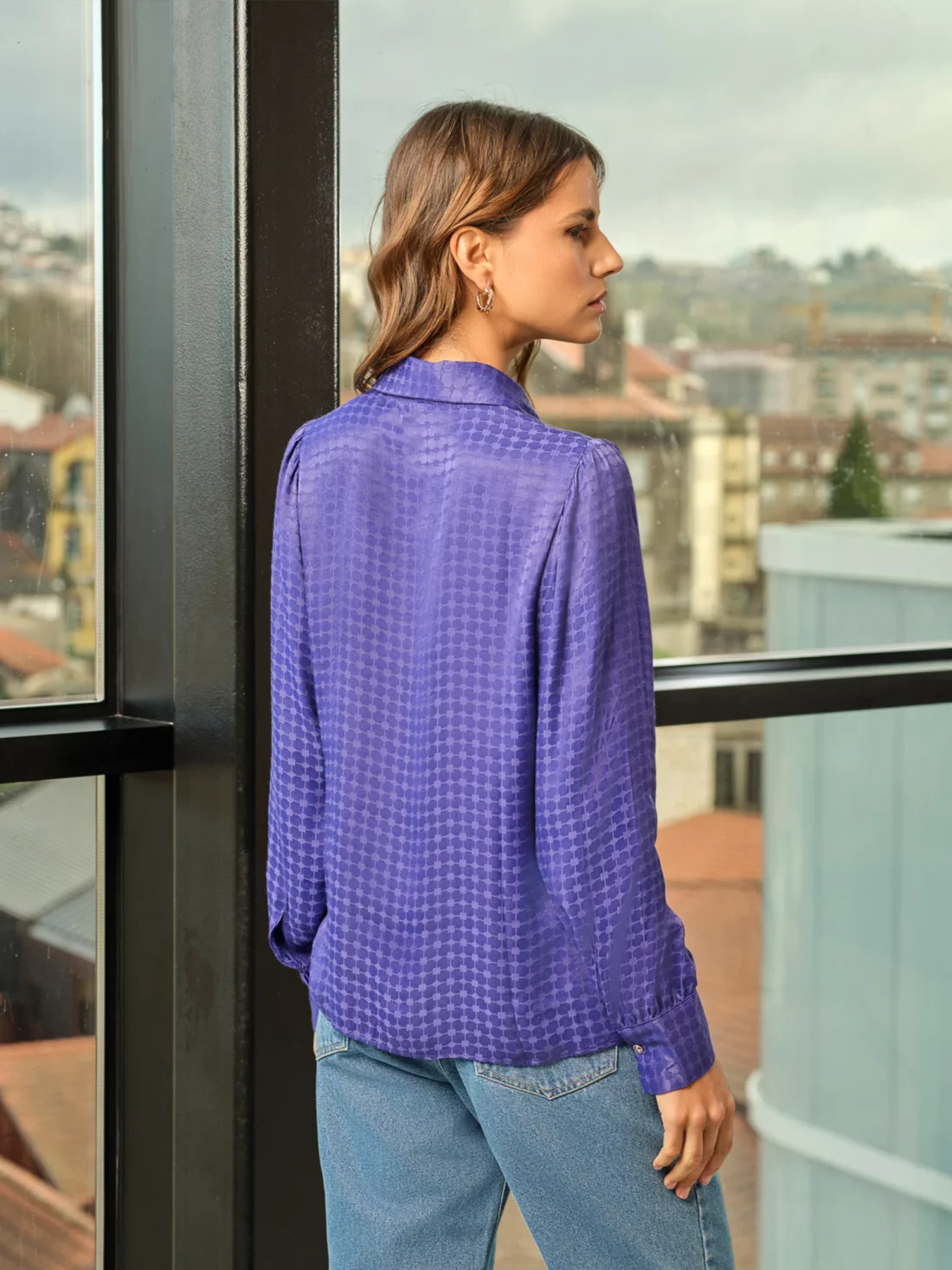 blusa azul botão coração